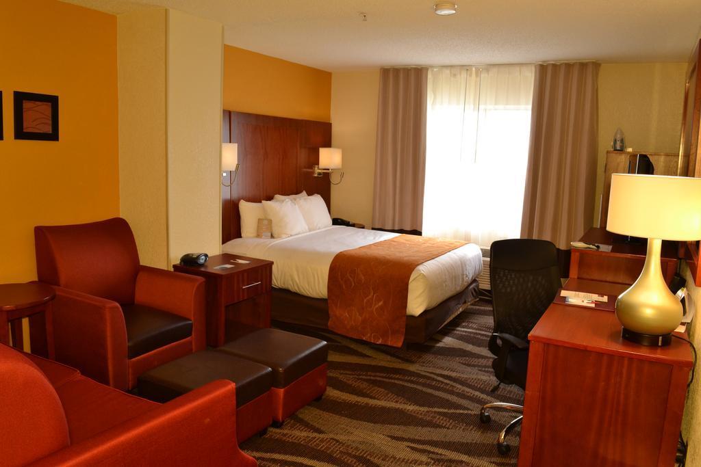 Comfort Suites Longview North Bagian luar foto